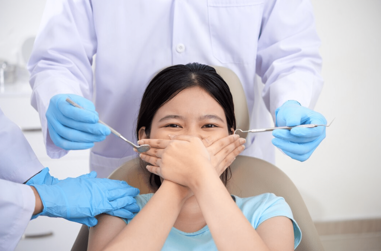 Choosing between ceramic braces vs metal braces? Alfred Cheng Orthodontic Clinic is here to help.